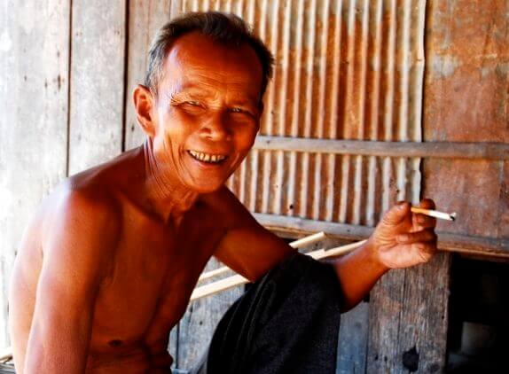 Lola Akinmade photo of a man with a cigarette