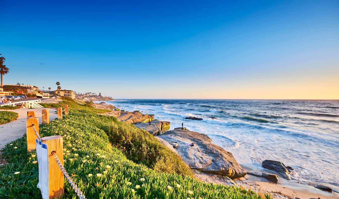 A sunny day along the beautiful coast of San Diego, California