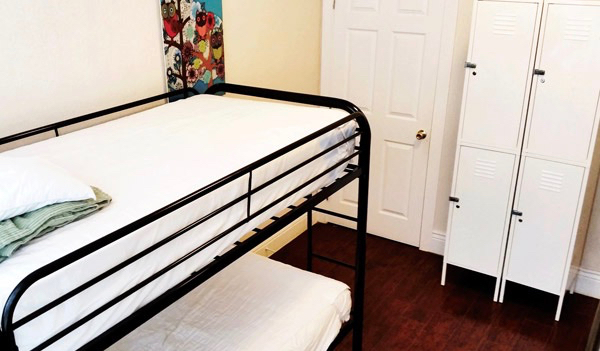 Narrow bunk beds at the Orange Village Hostel in San Francisco, USA